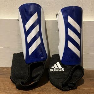 Adidas Royal blue soccer shin guards Kids Size Small (fit my 4 year old son)